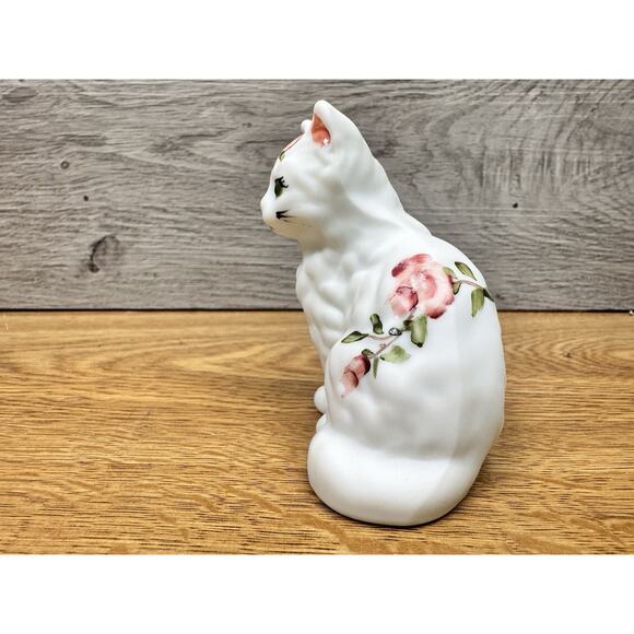 Mosser Glass Fluffy Kitty Cat 3” White Satin Hand-Painted Pink Roses Green Eye - Picture 2 of 10